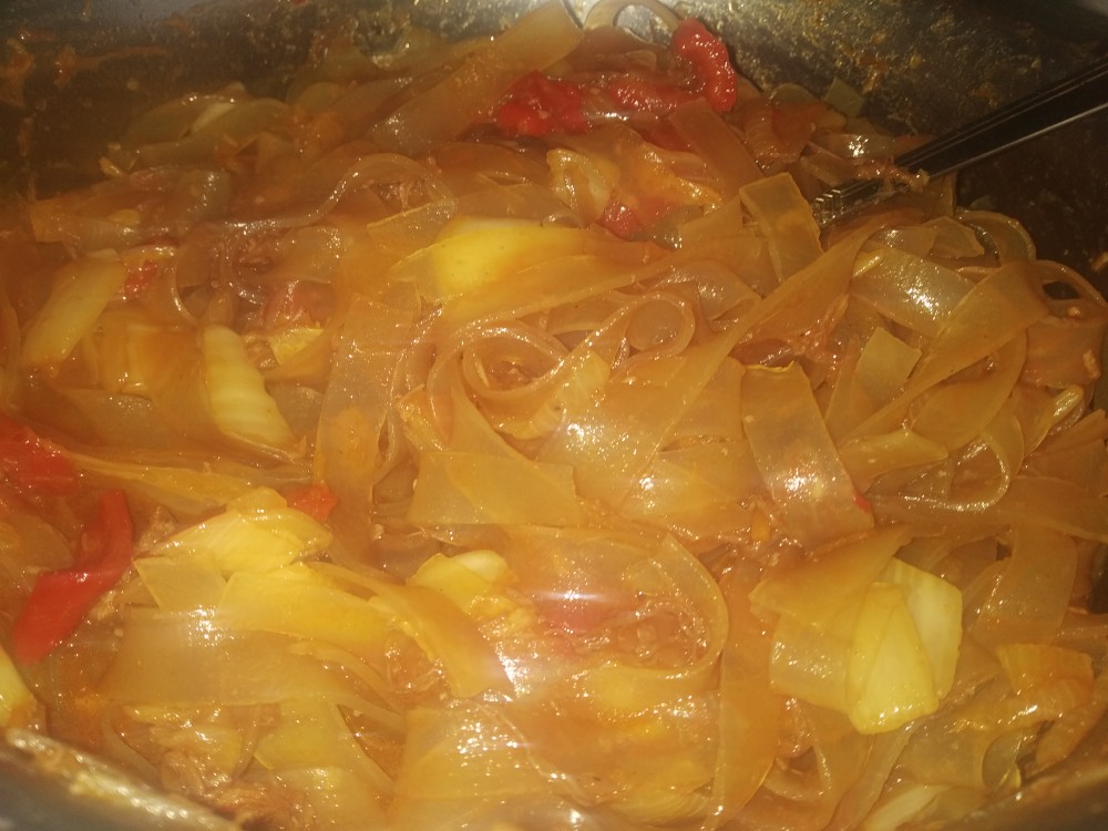 Китайская лапша с тушенкой