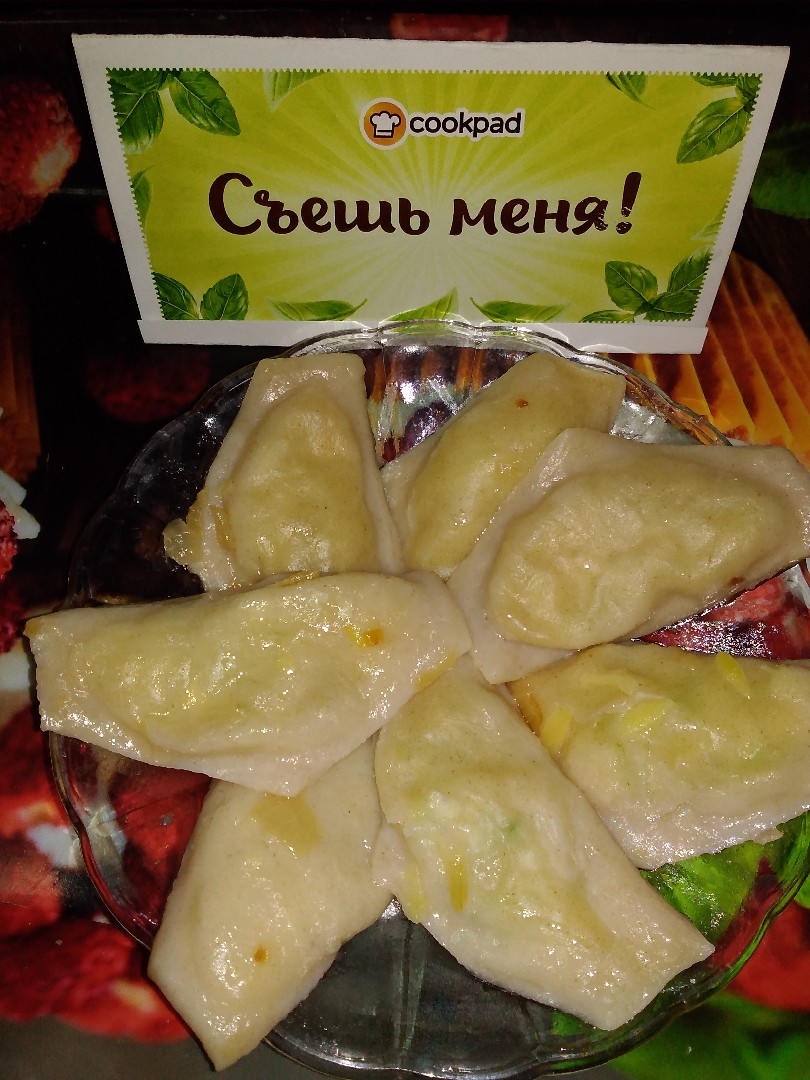 Пельмени с зелёной редькой