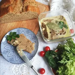 Паштет из куриной печени с гренками