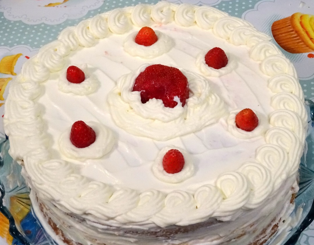 Бисквитный торт с клубникой, пошаговый рецепт с фото на ккал