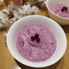 Творожок из зелёной гречки с брусникой