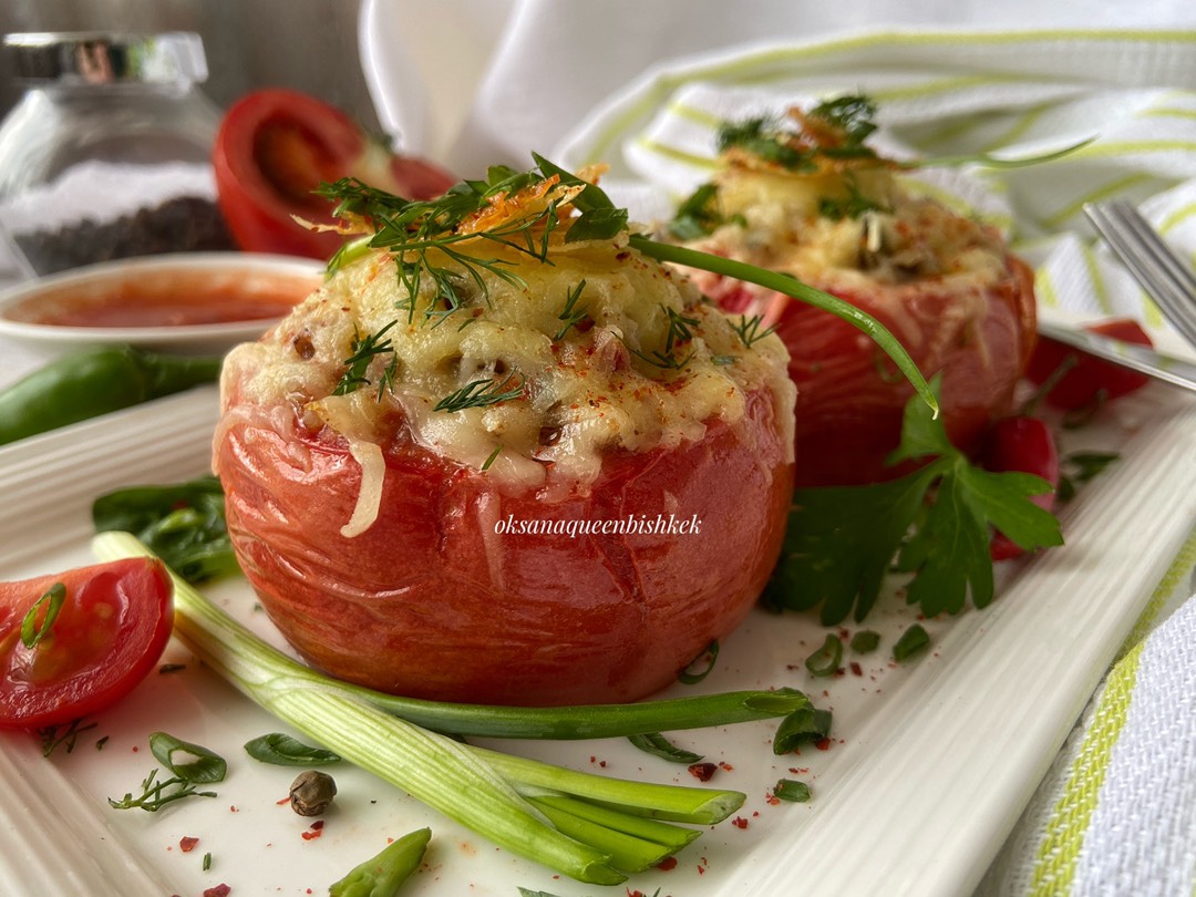 Рецепт запеченных помидоров, фаршированных яйцами и ветчиной, рецепт на 1+1, (ТСН) — Вторые блюда