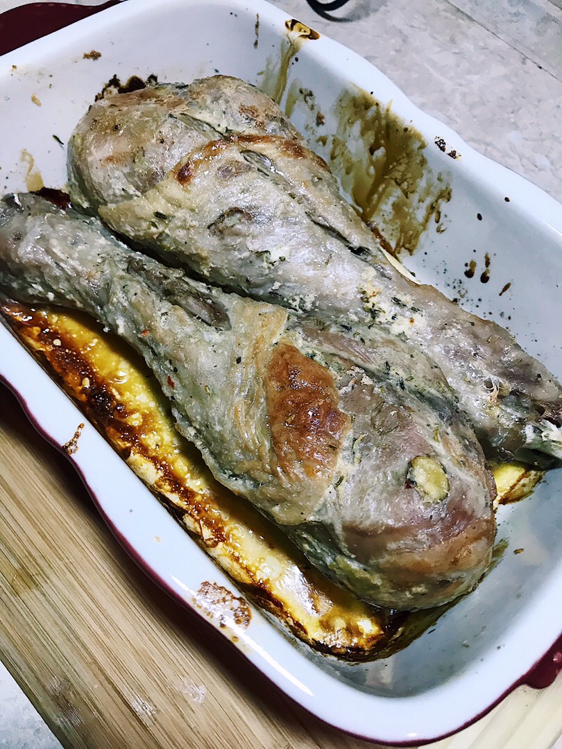Голень индейки в духовке