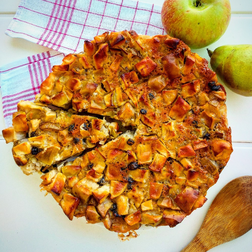 Слоеный пирог с яблоками в мультиварке