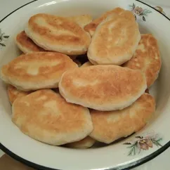 Пирожки с зеленым луком и яйцами