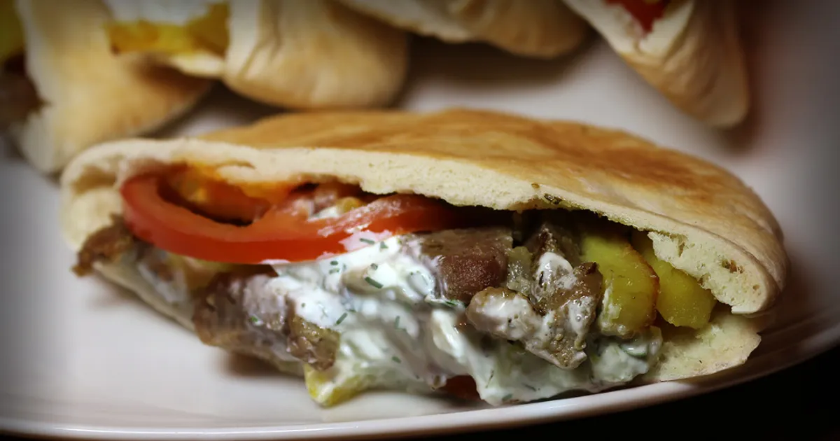 Греческий гирос с соусом дзадзики - рецепт автора Сергей Затолокин