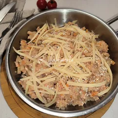 Тушёная капуста с яйцом и сыром