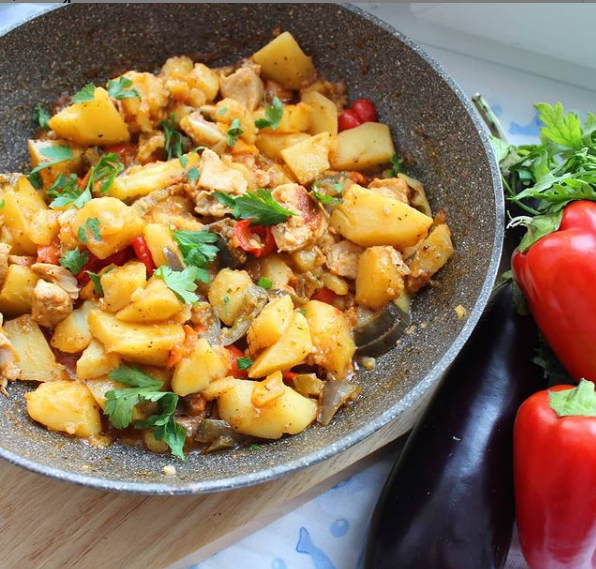Жаркое с домашней курочкой и овощами 🍆🍗