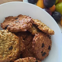 Овсяное печенье с семечками и изюмом