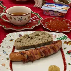 Сосиски с беконом