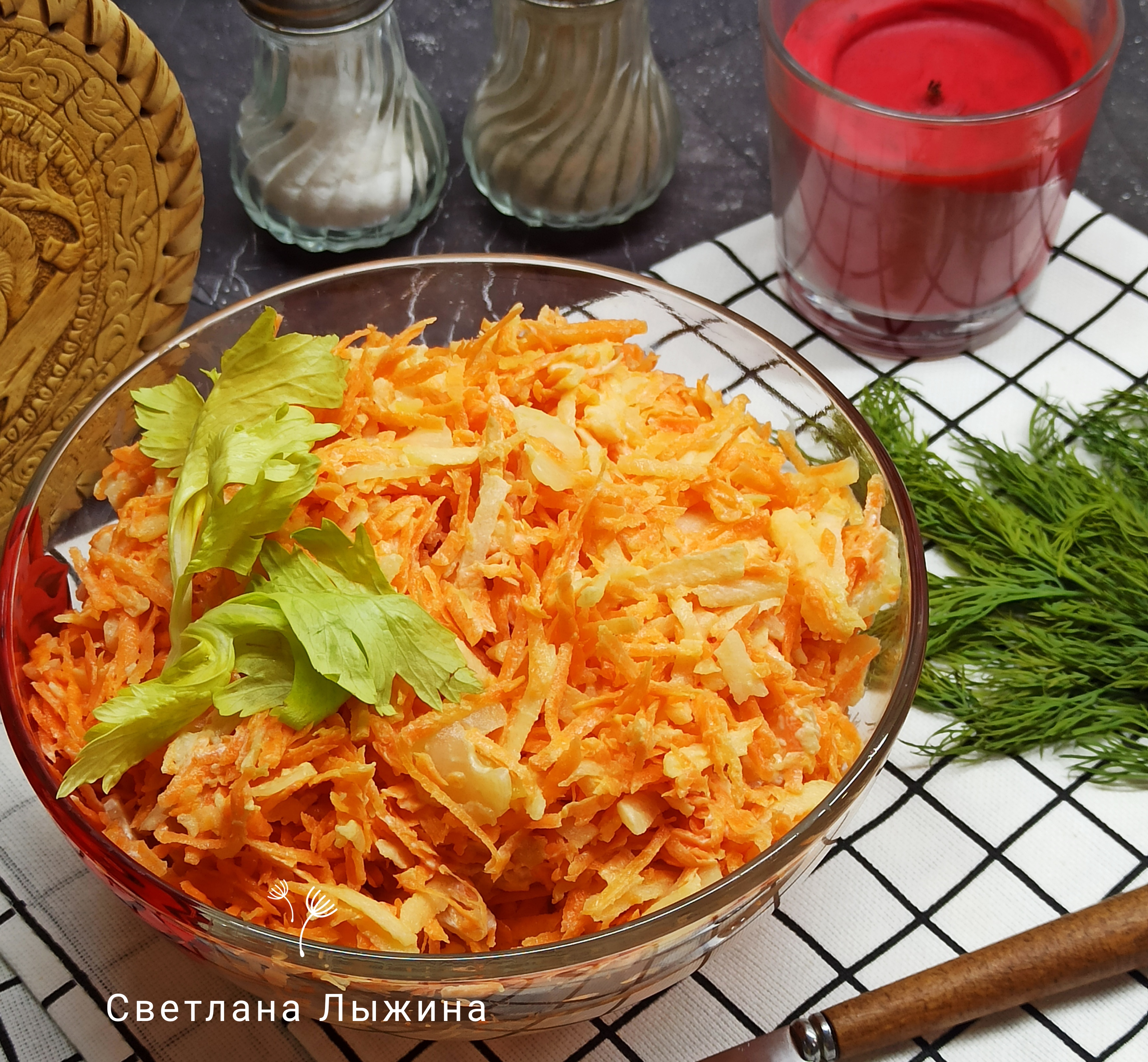 Салат из моркови, яблок и сельдерея