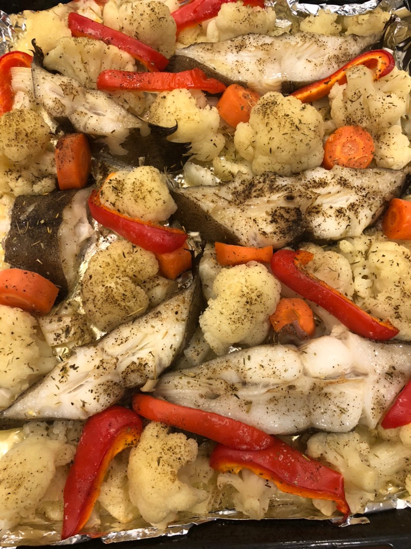 Палтус с овощами