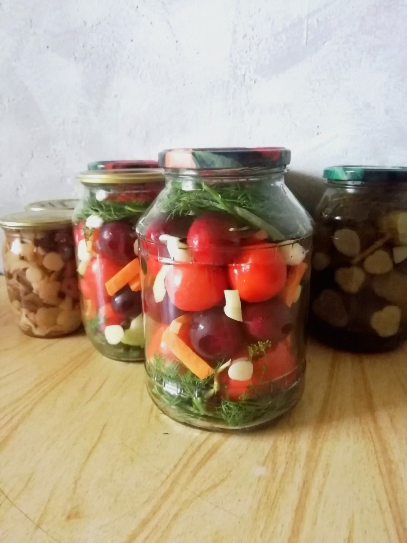 Помидоры🍅 со сливами и морковью