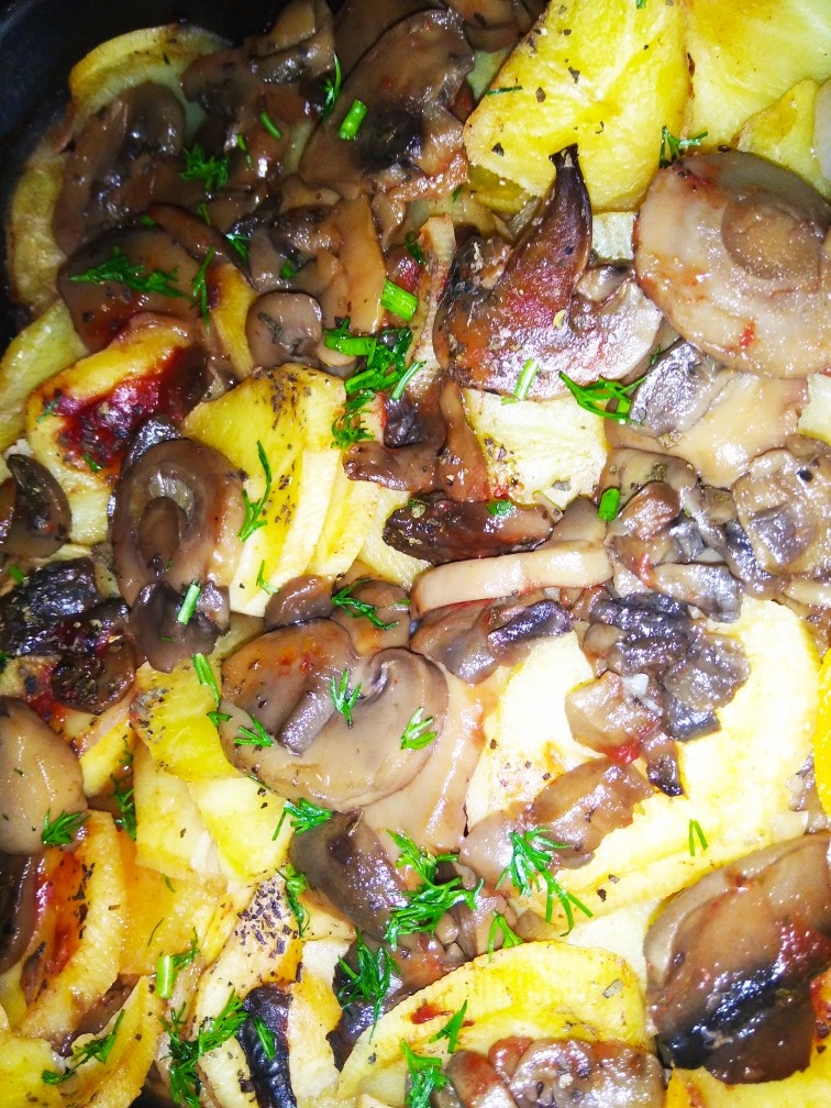 Картошка с грибами в духовке (постные блюда)