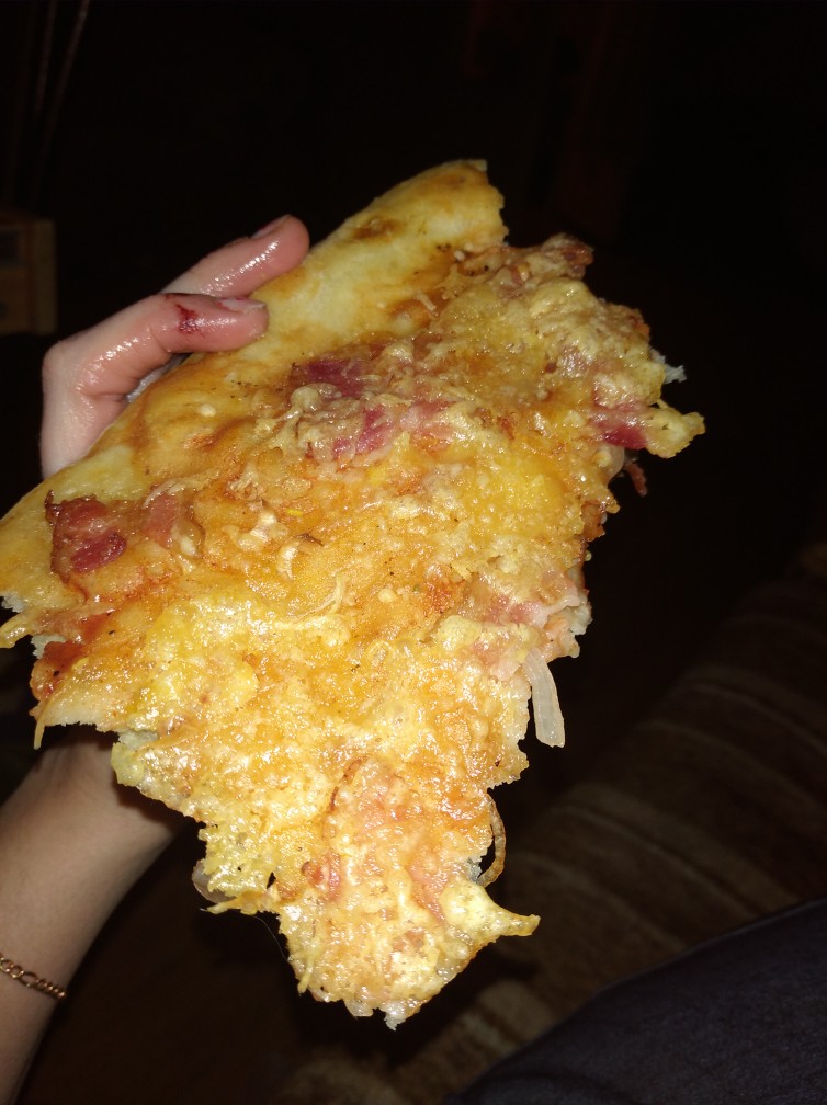 Пицца с сырокопченым беконом