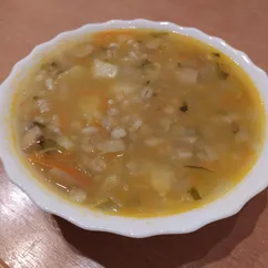 Рассольник с перловкой и грибами без мяса