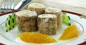 Рыбные рулетики в соусе