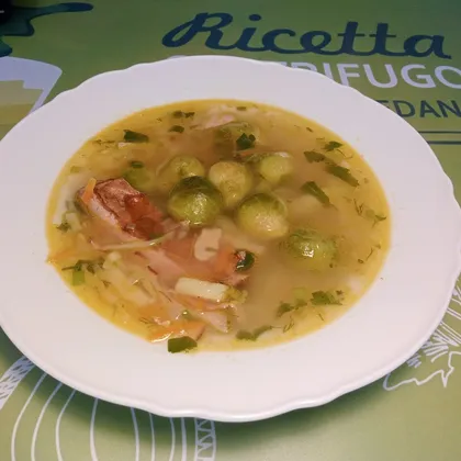 Суп из брюссельской капусты с беконом и копчёными рёбрышками