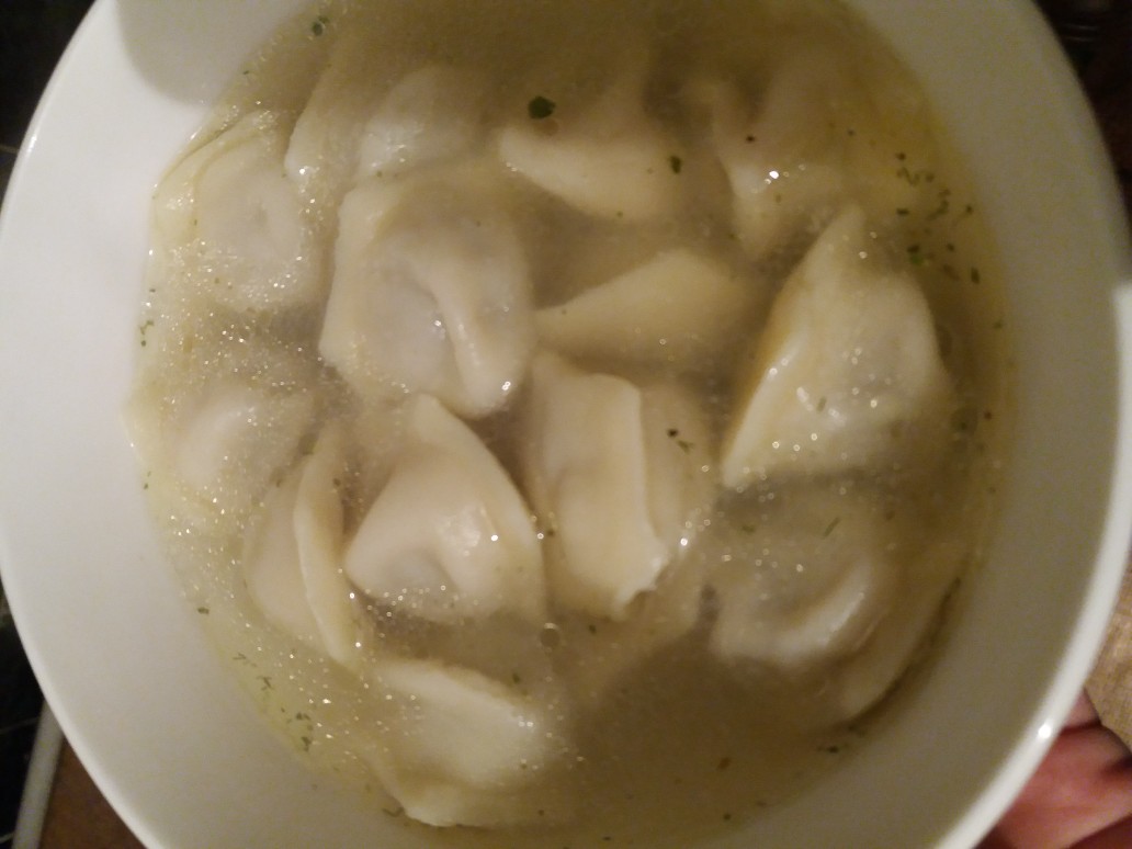 Пельмени с бульоном