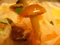 Салат из маринованных маслят