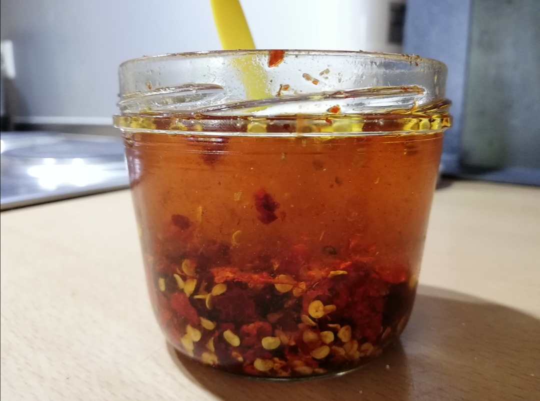 Острая заправка из перца чили и растительного масла