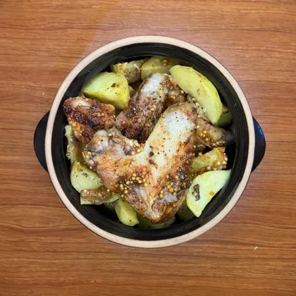 Картошка с куриными крыльями в духовке