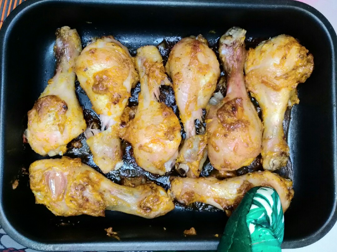 Как приготовить вкусные и сочные куриные голени в духовке