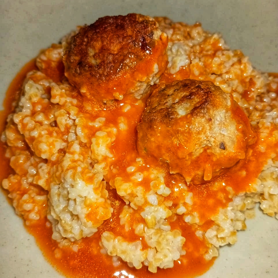 Митболы в томатном соусе