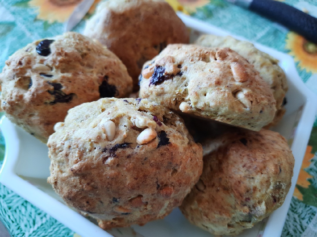 Тыквенное печенье с изюмом и орешками