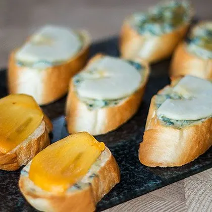 Необычные бутерброды с 'голубым' сыром