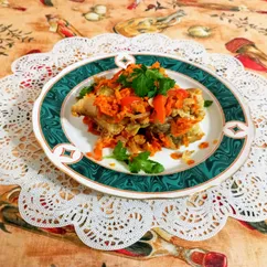 Минтай под маринадом из овощей в сковороде