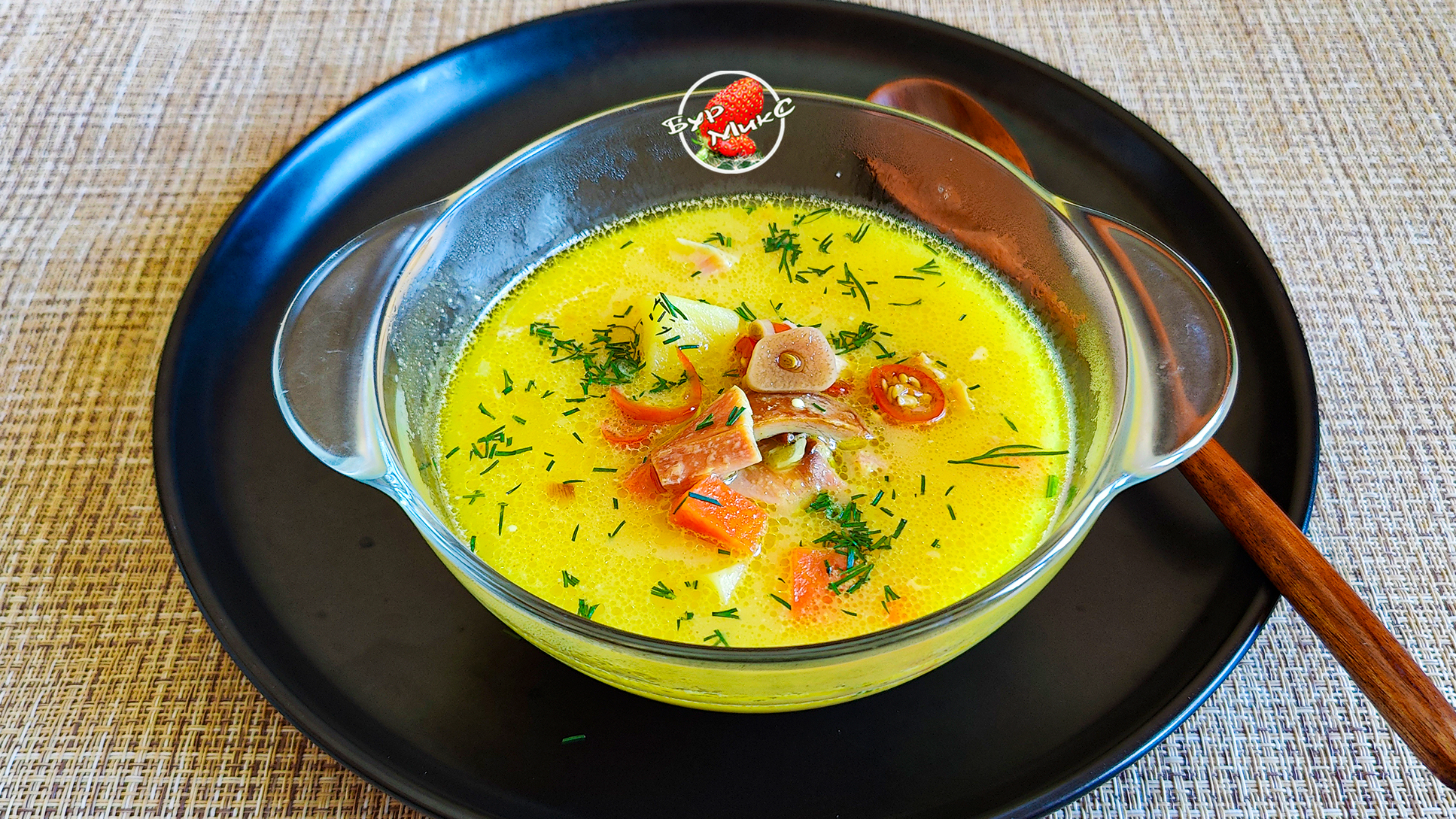 Ароматный супчик с копчёной курицей и плавленым сырком