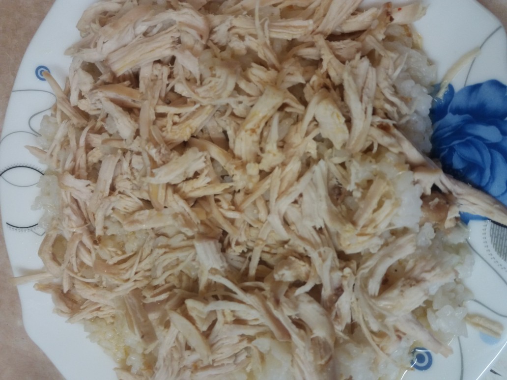 Жареный рис с яйцом и грудкой