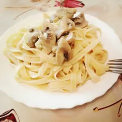 Паста тальятелле с шампиньонами в сливочном соусе 😋😋😋 🍝