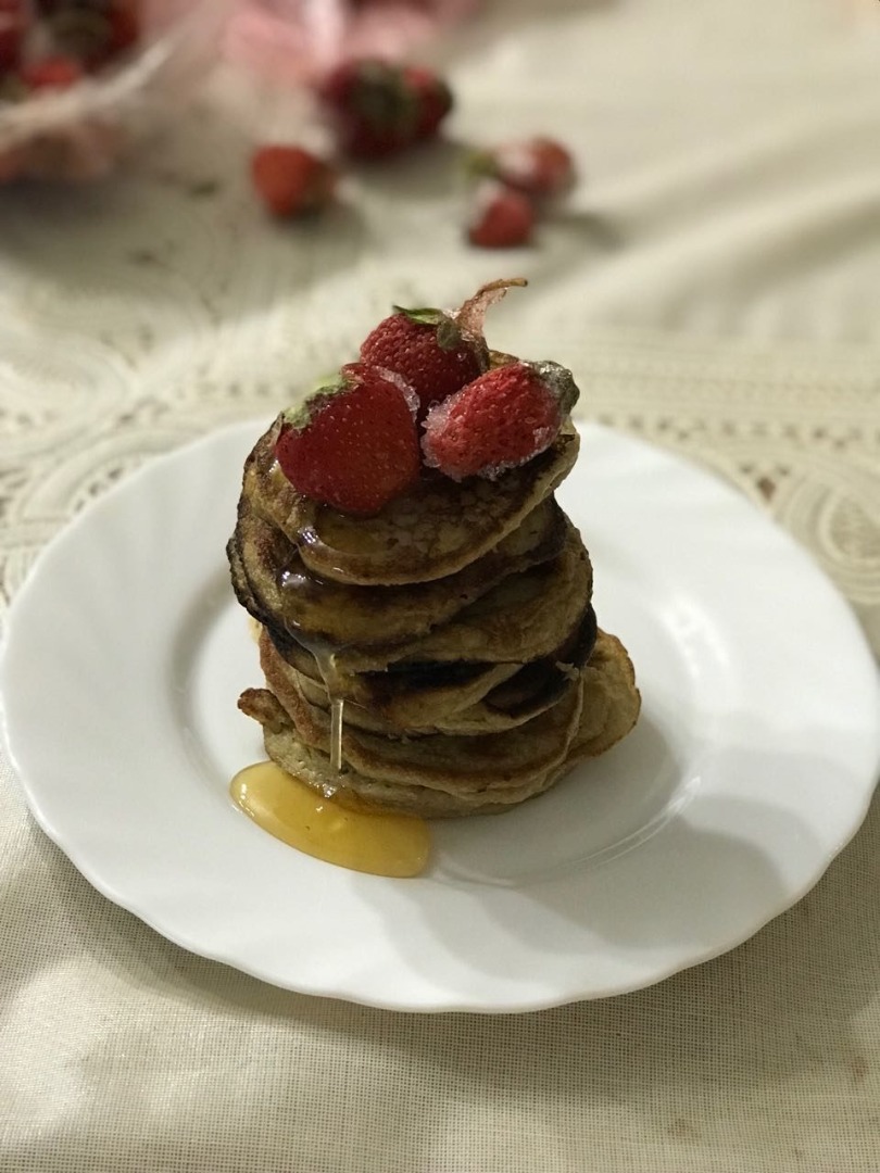 Оладушки из банана и овсянки 😋🍌🥞🍓