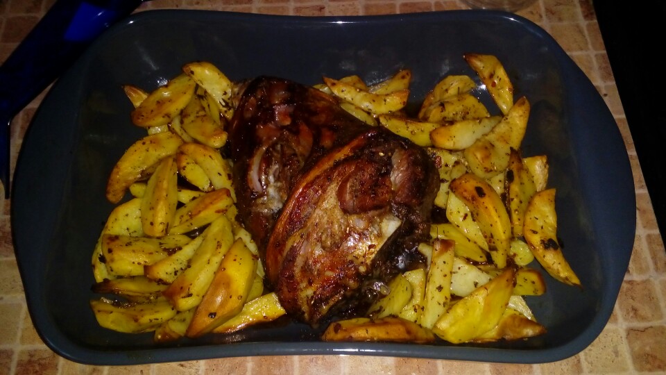 Рулька с картошкой