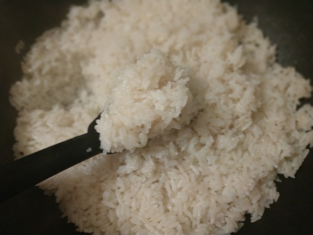 Рис на сковороде рецепт рассыпчатый сливочном масле. Рис рассыпчатый на гарнир. Идеальный рассыпчатый рис. Персидский расыпчатыйрис. Как сварить рассыпчатый рис.