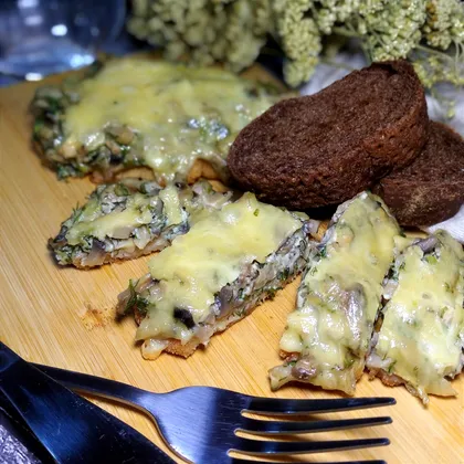 Куриные отбивные под грибной "шубой"