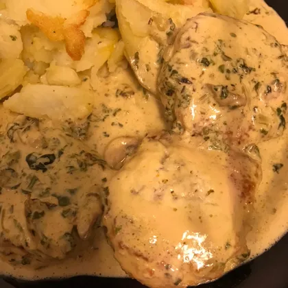 Chicken meatballs in creamy mushroom & spinach sauce