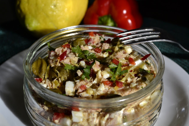 Салат из тунца с каперсами