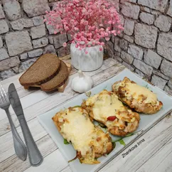 Курица с помидорами и базиликом под сыром