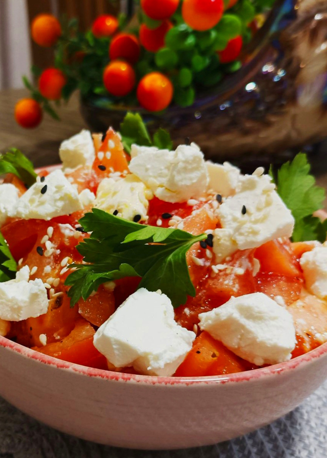 Летний салат из помидоров и творожного сыра 🍅