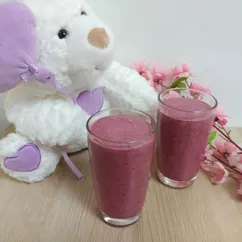 Веганский ягодный йогурт с семечками