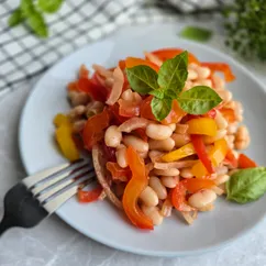 Салат с болгарским перцем и фасолью