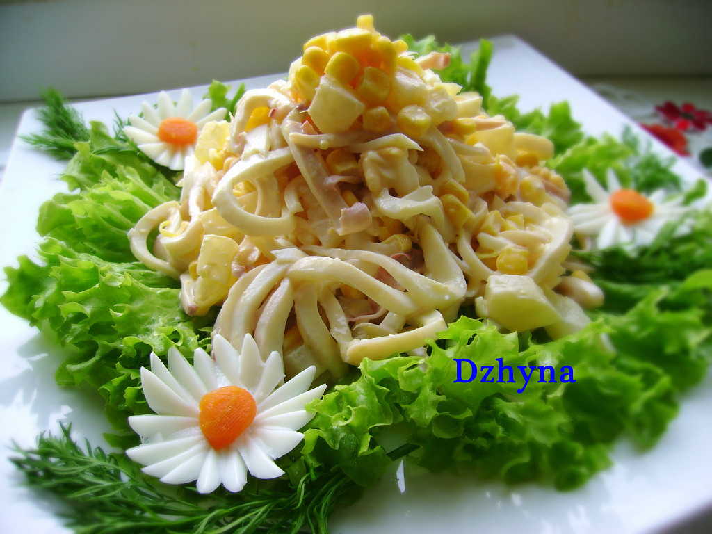 Салат из консервированных кальмаров - Кулинарный пошаговый рецепт с фото.