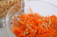 Хрустящий морковный салат с арахисом