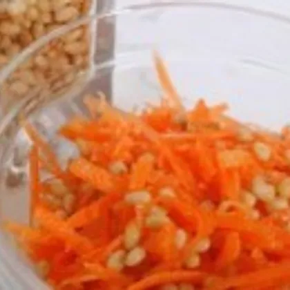 Хрустящий морковный салат с арахисом