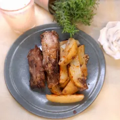 Свиные ребрышки в духовке с картофелем