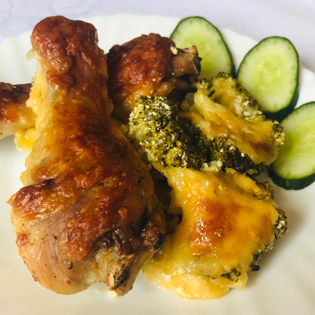 Куриные ножки с брокколи и овощами под сыром – простой и вкусный рецепт, как приготовить пошагово