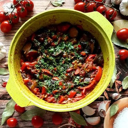 Овощное рагу с баклажанами и петрушкой 🥘